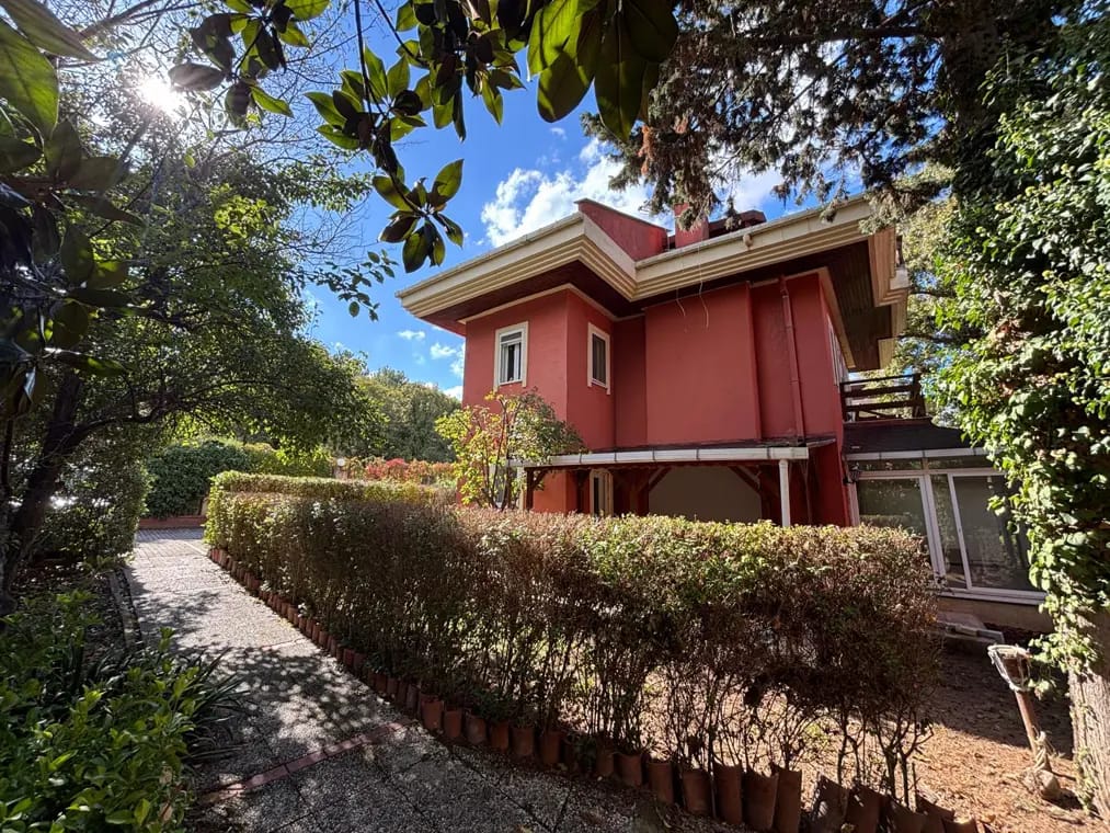 Kilyos’ta Güvenlikli Sitede 5+2 Tam Müstakil Villa